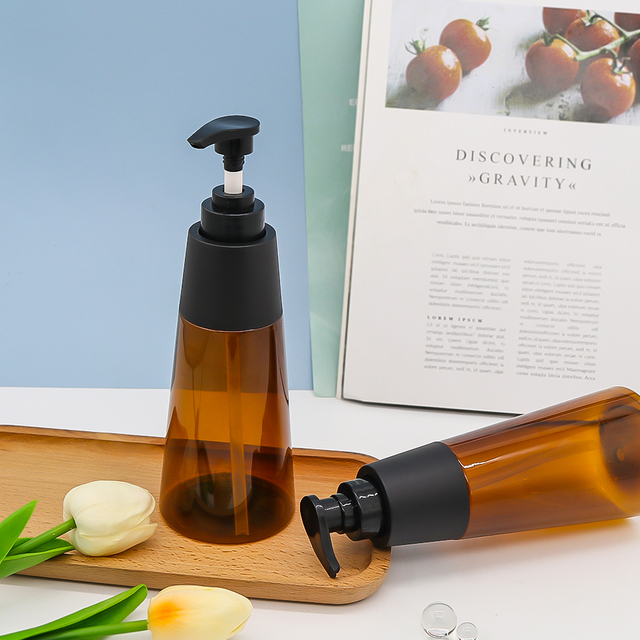 Botella de plástico cónica ecológica para limpiador facial